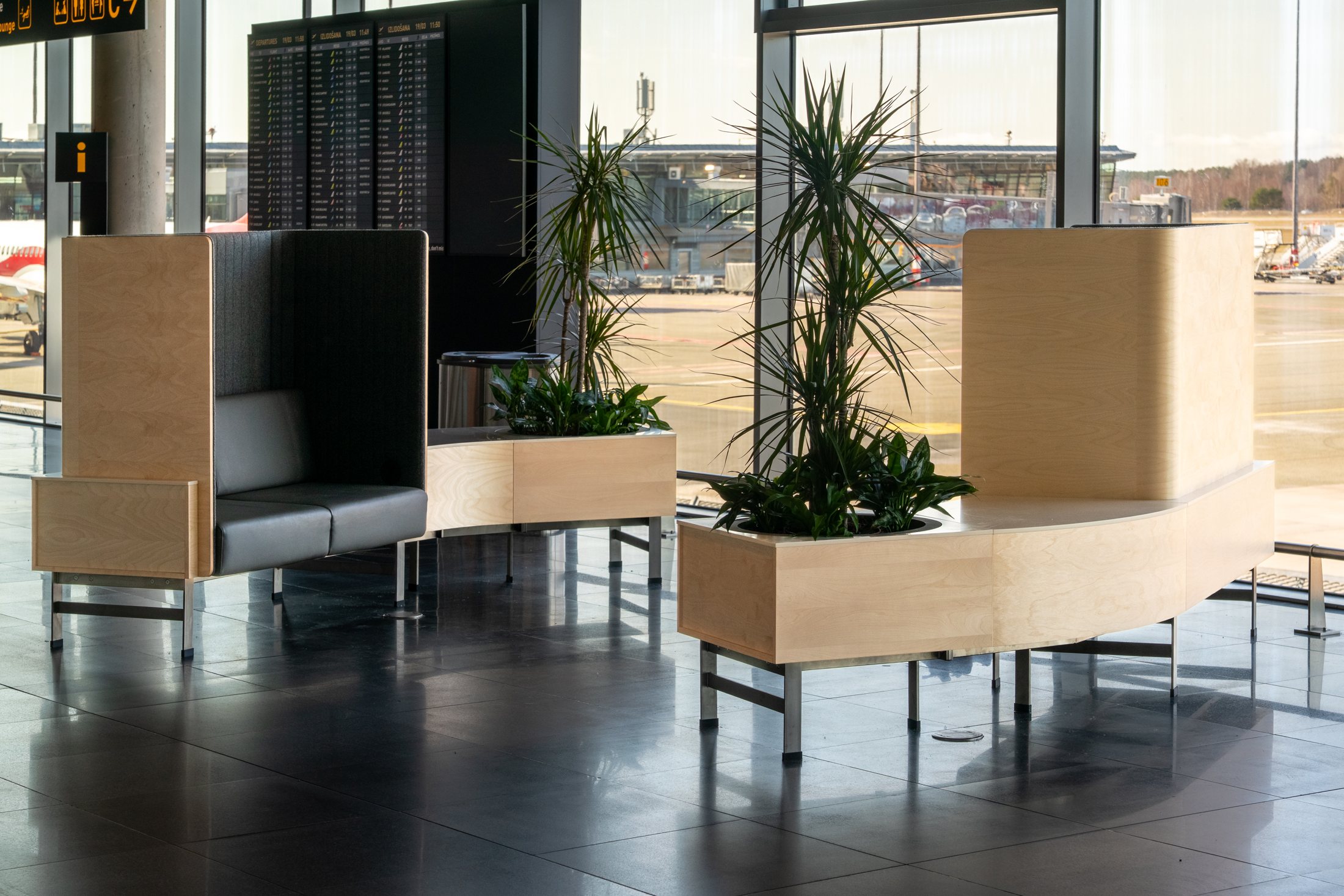 Gust bench seating in the terminal
